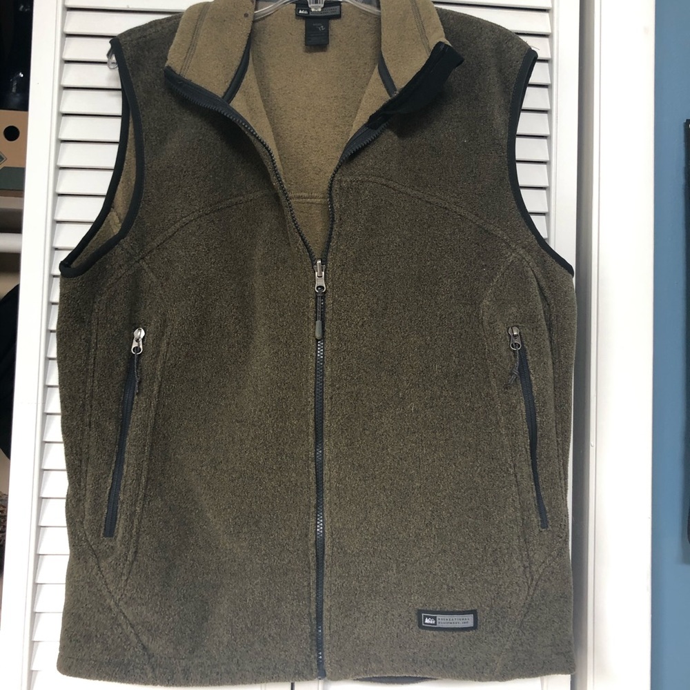 REI Vest large green